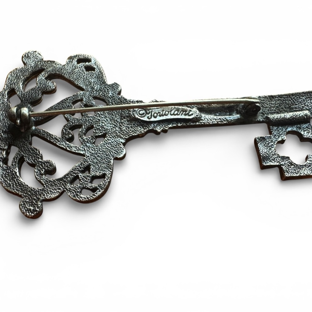 Key Brooch Pin - Picture 2 of 6